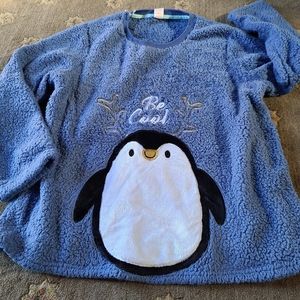 Secret Treasures women's 2X. Blue penguin BE Cool fleece top LIKE NEW